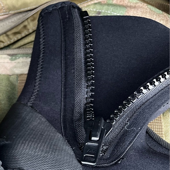 CRESSI DIVE BOOTS *LIKE NEW CONDITION* - Picture 4 of 6